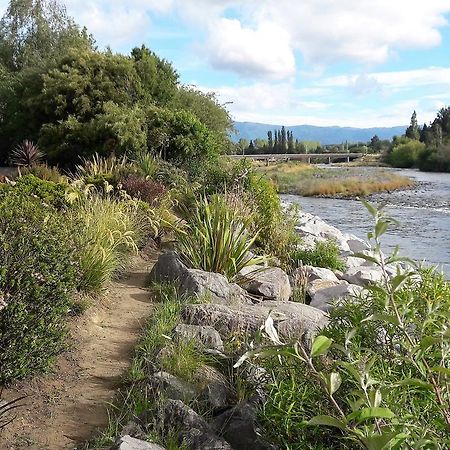 Absolute Riverside Bed & Breakfast Turangi Exterior photo