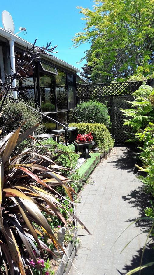 Absolute Riverside Bed & Breakfast Turangi Exterior photo